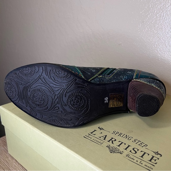 L'Artiste Spring Step Nancies Booties Floral Leather Ankle
Boots Sz 38 | 7.5-8 - Picture 8 of 8